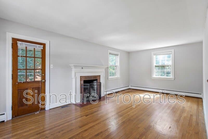 Richmond House: 6731 Forest Hill Ave