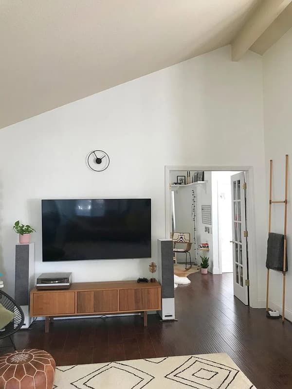Orange Condo: 700 E Lake Dr