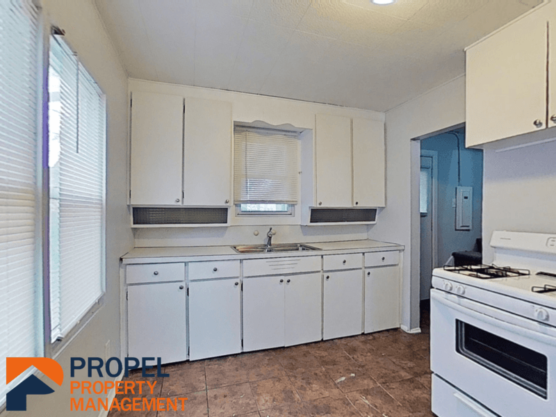 Redford Charter Township House: 26313 Southwestern Highway