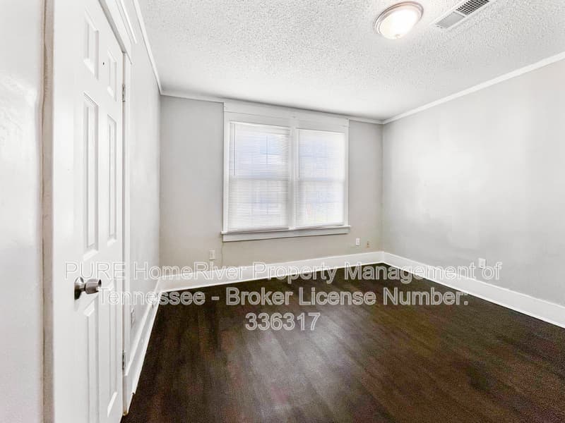 Memphis House: 880 N Watkins St