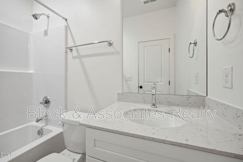 Raleigh House: 2815-101 Wilcox Place