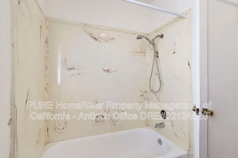 Antioch House: 322 W. Madill Street