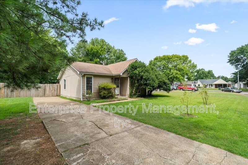 Memphis House: 7103 Tagen Dr