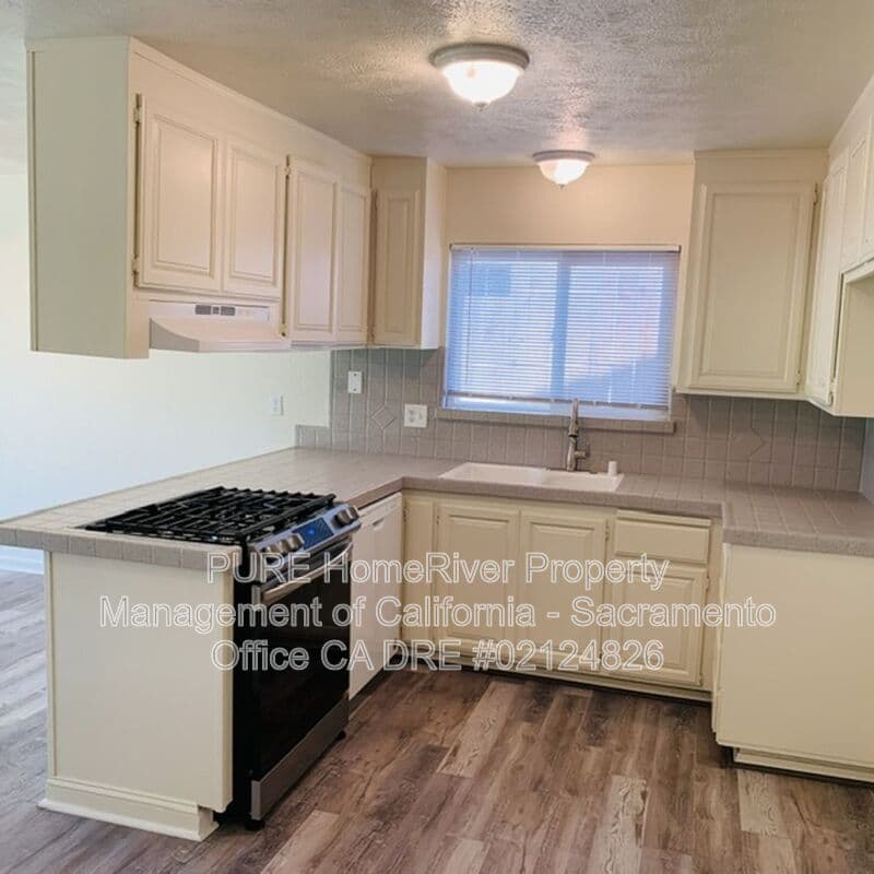 Sacramento House: 5320 Andrea Boulevard