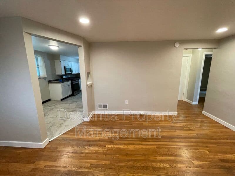 Pittsburgh House: 157 Merritt Avenue