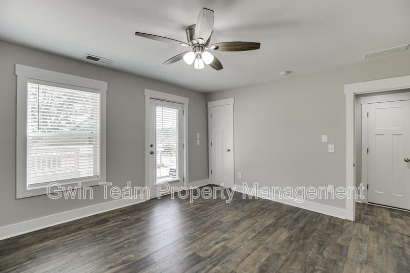 Buford House: 4615 S Lee Street