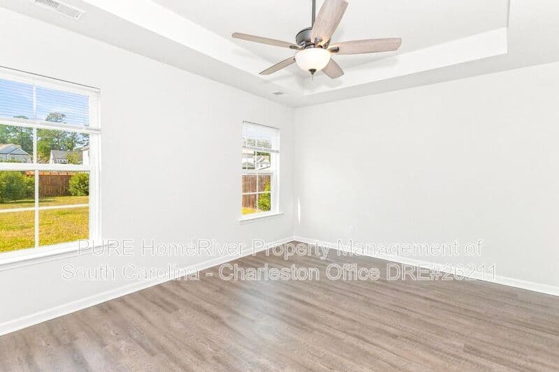 Goose Creek House: 105 Sequoia Ln