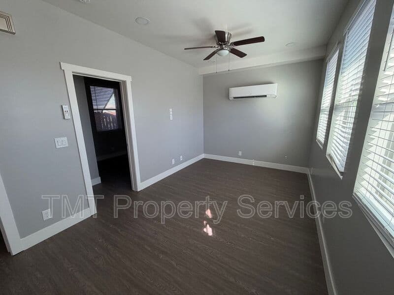 Sacramento House: 1813 Helena Avenue