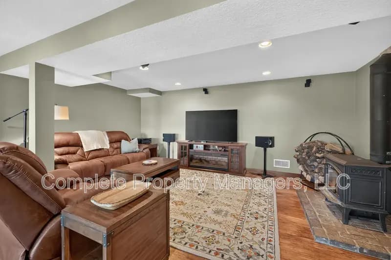 New Richland House: 23619 180th Street