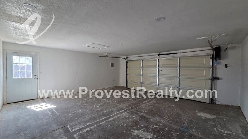 Hesperia House: 8305 Topaz Ave