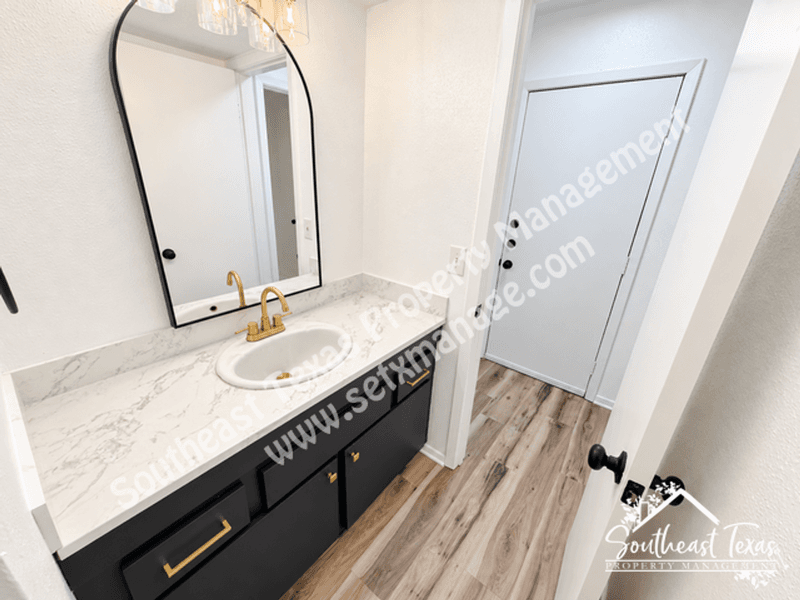 Jasper House: 801 W Gibson St