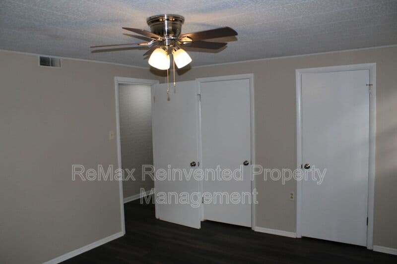 Aiken House: 3328 Vaucluse Rd.