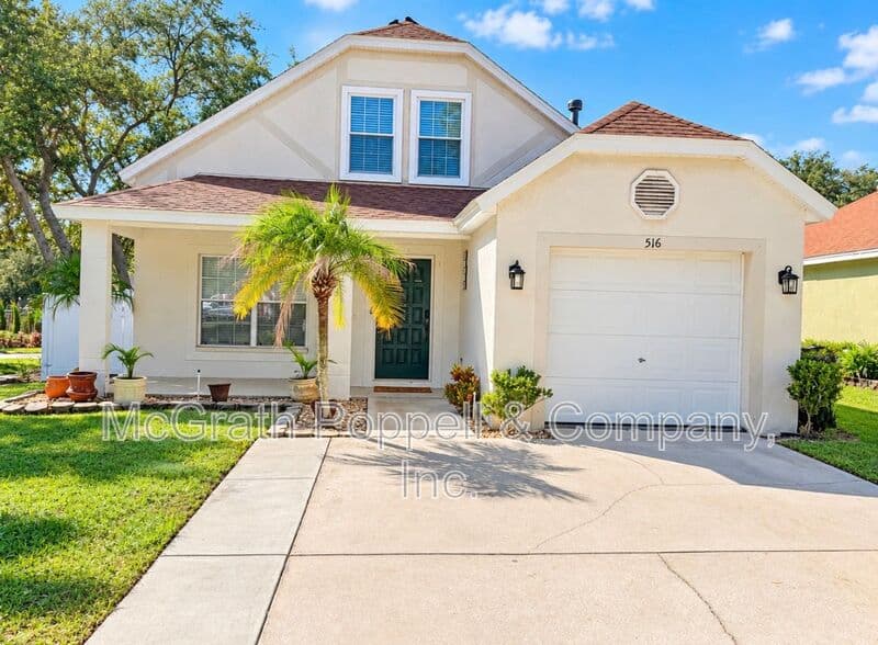 VALRICO House: 516 CAPE COD CIR