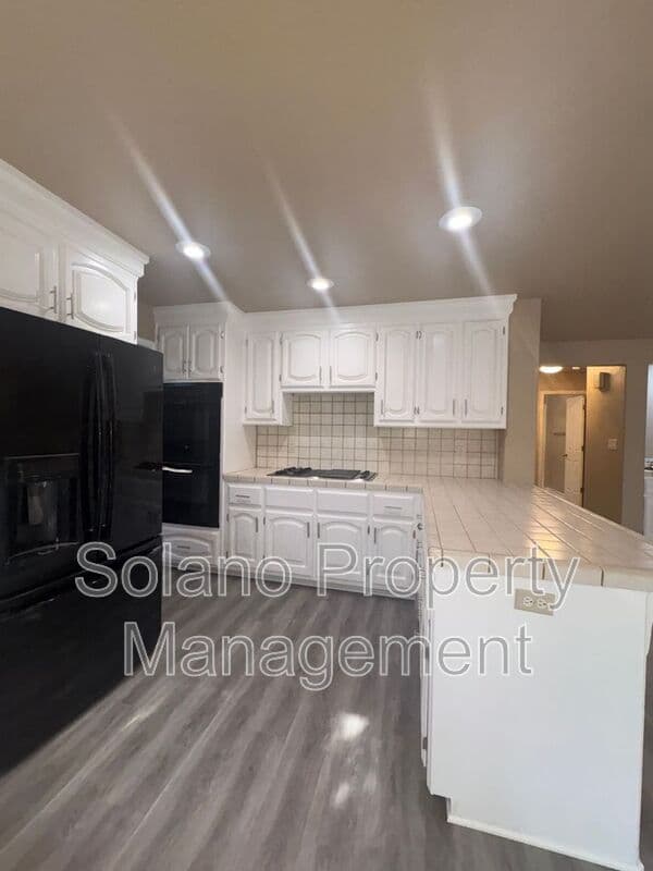 Fairfield House: 3426 Glen Ellen Dr