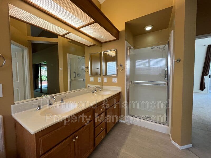 Simi Valley House: 634 Twin Peaks Ave.