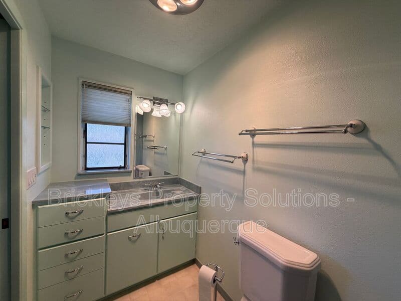 Albuquerque House: 7121 Edwina Ave NE