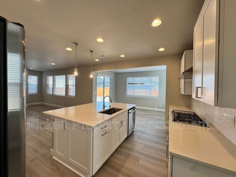 Port Orchard House: 3835 SW Alava Ct
