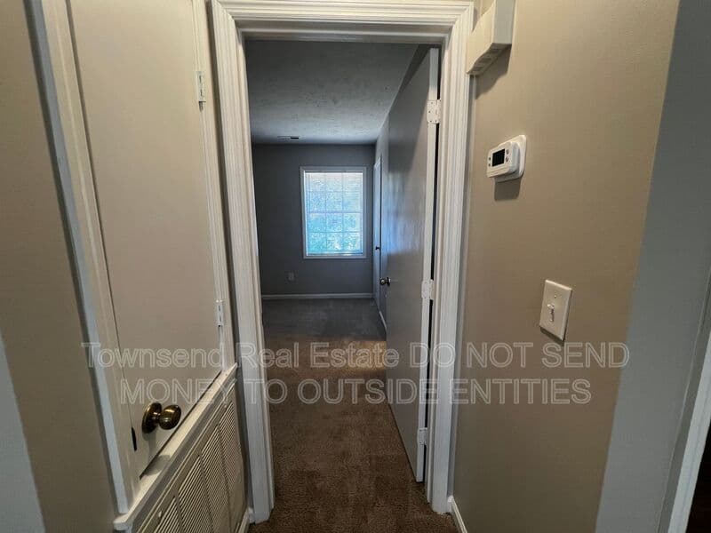 Fayetteville House: 1425C Ireland Dr