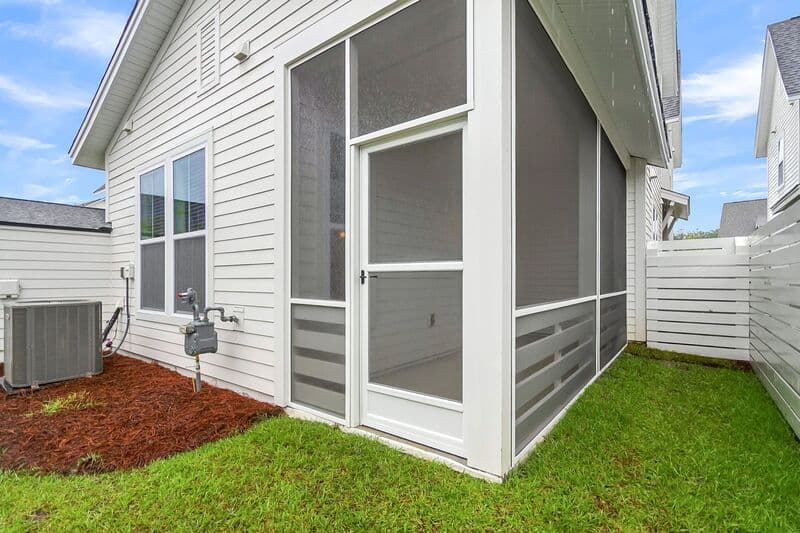 Summerville Townhome: 254 Symphony Ave