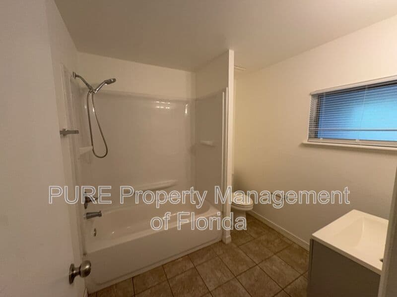 Ocala House: 627 NE 28th Avenue