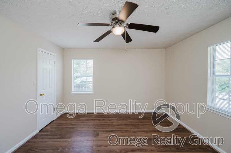 Jemison Condo: 156 Patton St W
