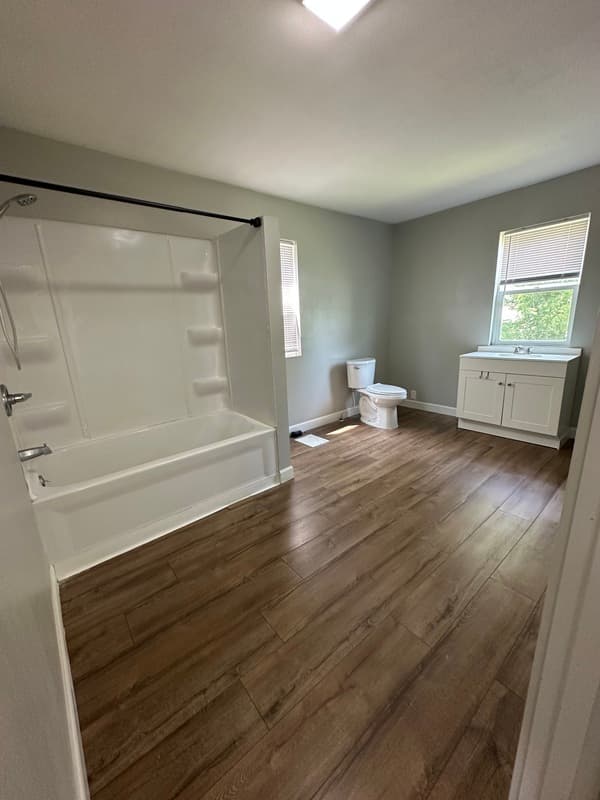 Cedar Rapids House: 1212 20th Ave SW