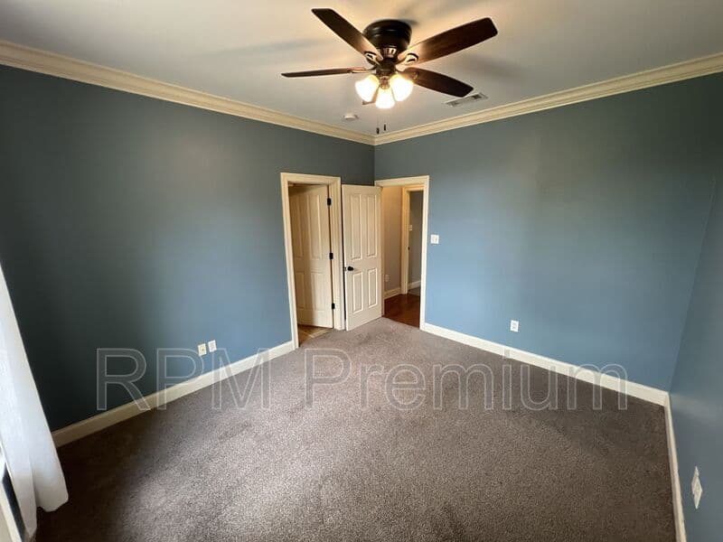 Zachary House: 7335 Oakview Dr.