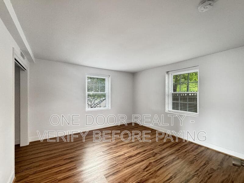 Williamsburg Condo: 732 Scotland Street