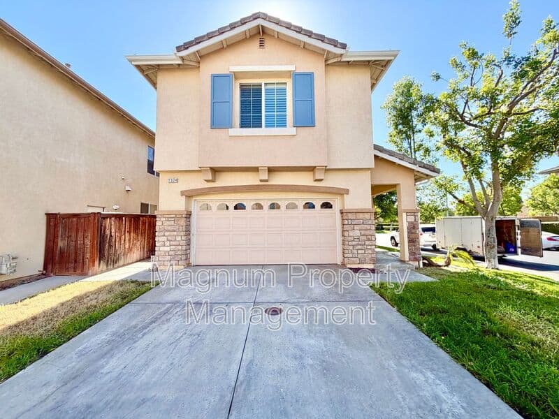 Riverside House: 11324 Riverleaf Dr