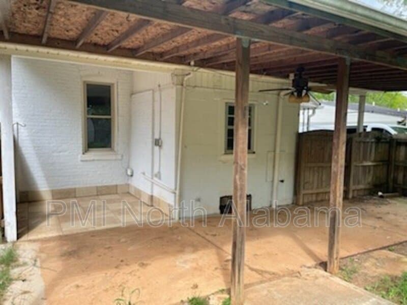 Decatur House: 1310 9th Ave SE
