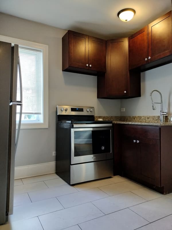 Chicago Condo: 7408 South Eberhart Avenue - 1R