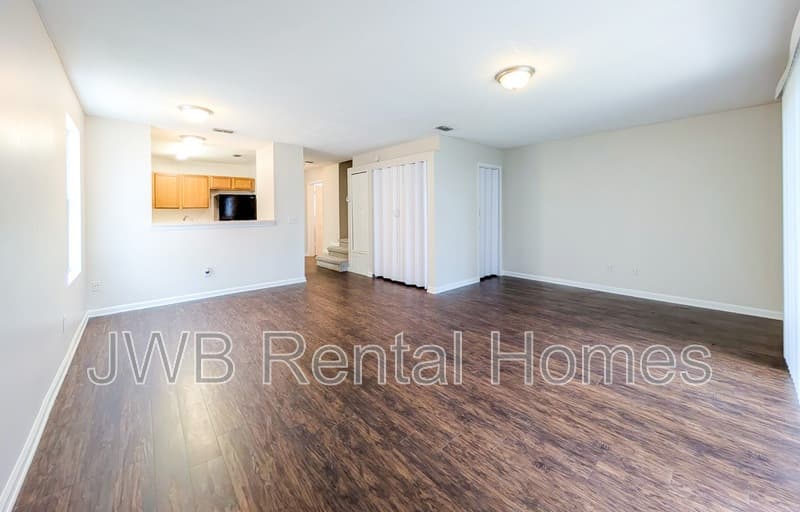 Atlantic Beach Townhome: 69 W 5th St