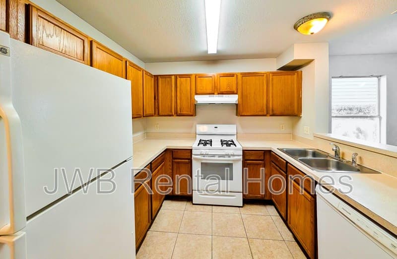 Atlantic Beach Townhome: 79 W 5th St
