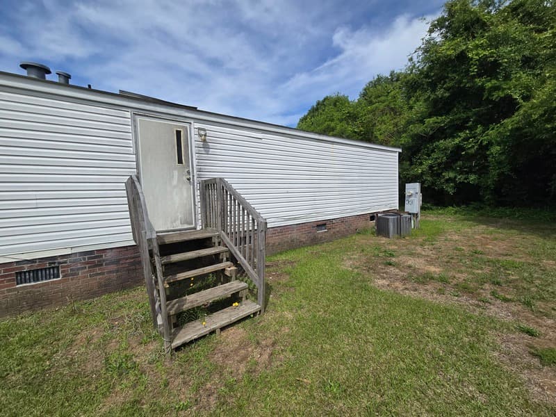 Fayetteville House: 2502 Cattail Cir