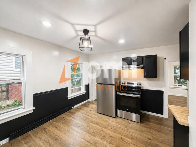 Meriden Condo: 135 Willow Street