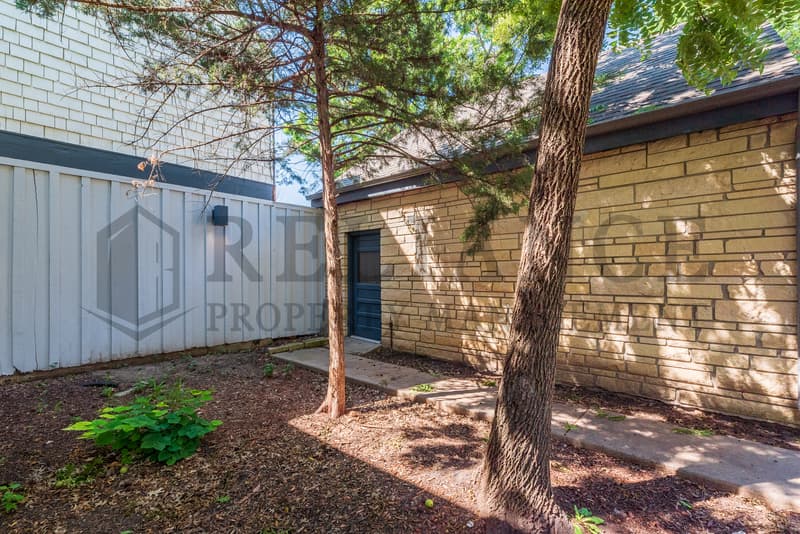 Wichita House: 7211 Bainbridge Road