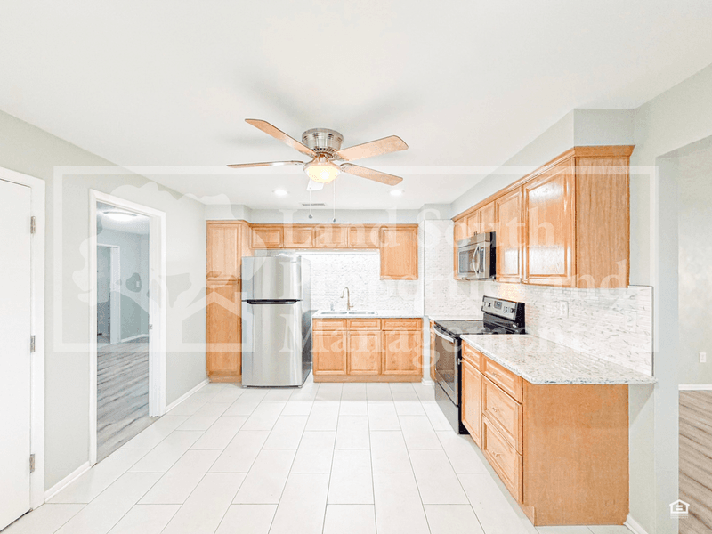 Lakeland House: 3519 Colleen Drive