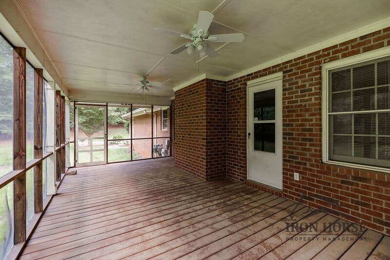 Athens House: 8671 Macon Hwy