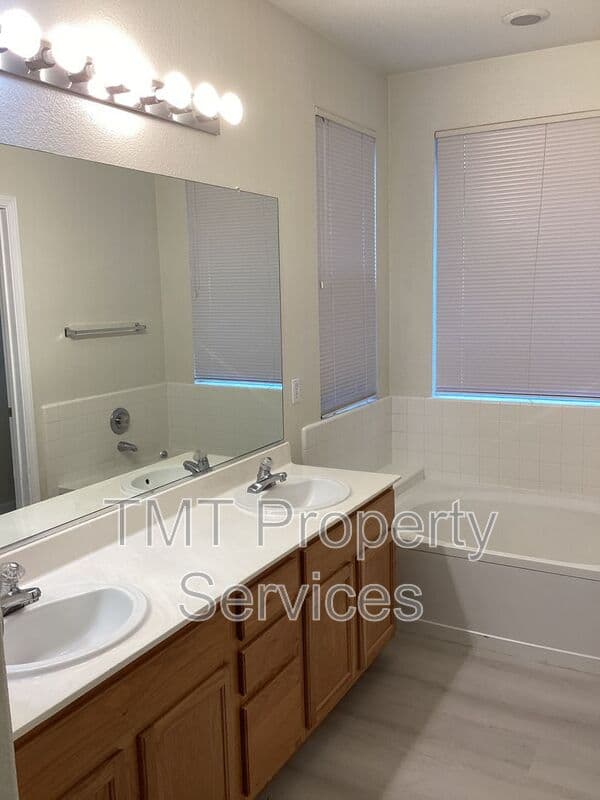 Elk Grove House: 10012 Mosaic Way