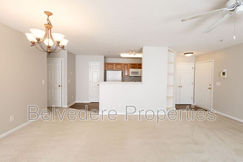 High Point House: 6121 Hedgecock Cir