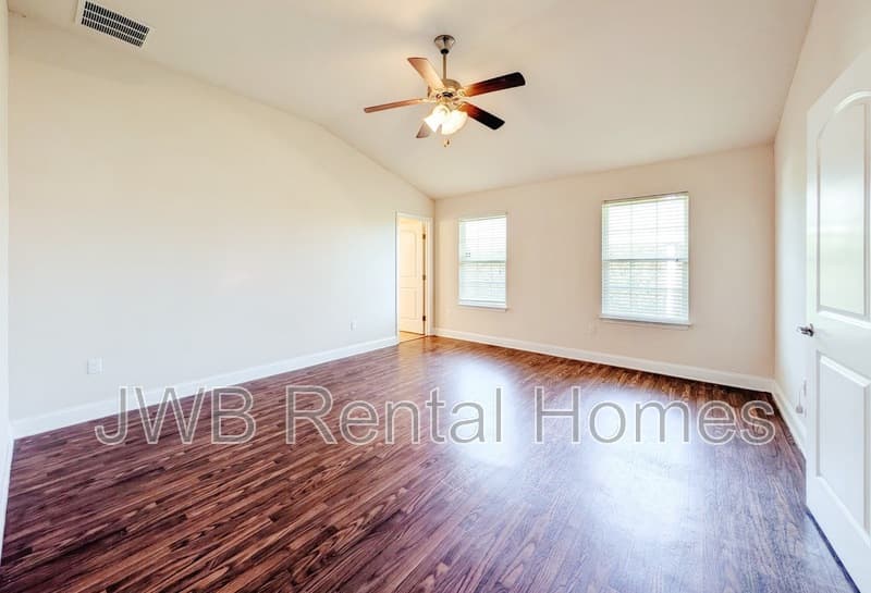 Jacksonville House: 7547 Westland Oaks Dr