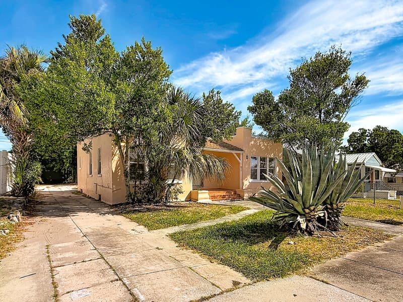 St. Petersburg House: 835 16th Avenue South