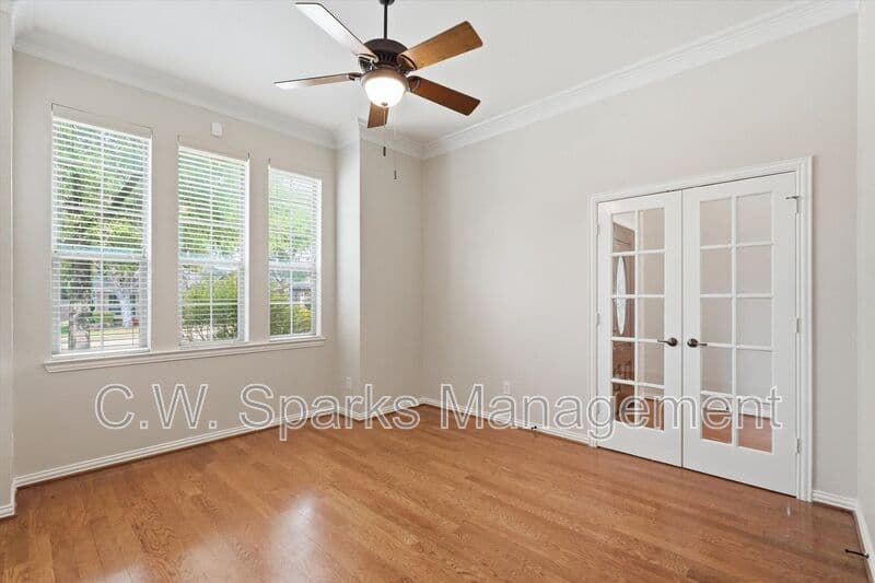 Dallas House: 6716 Prairie Flower Trail