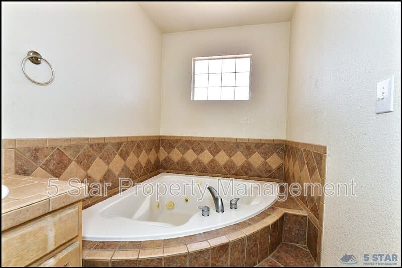 El Paso House: 6372 Franklin Ridge Dr !!