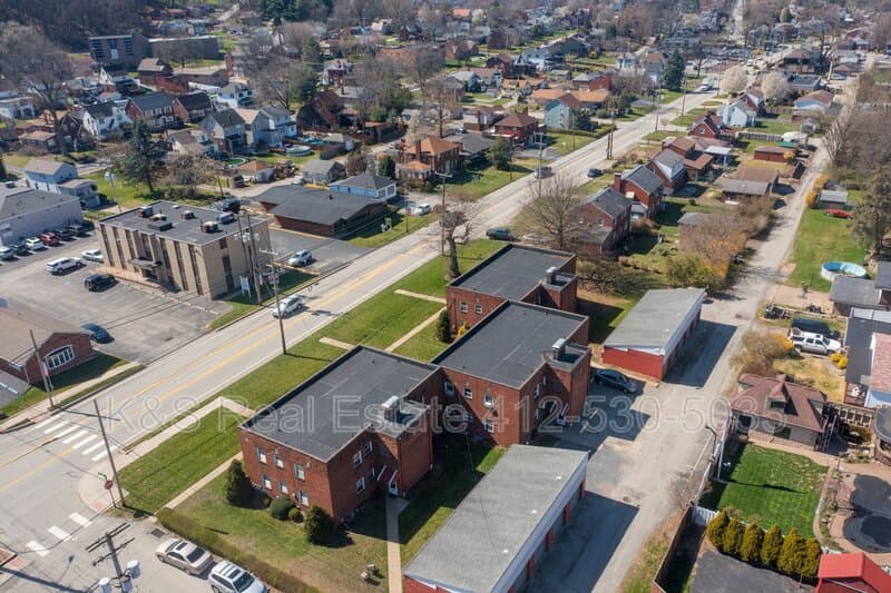 White Oak Condo: 1437 Lincoln Way - D