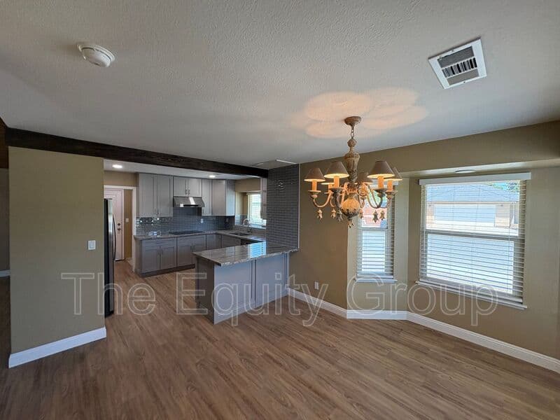Visalia House: 2322 East Vassar Dr