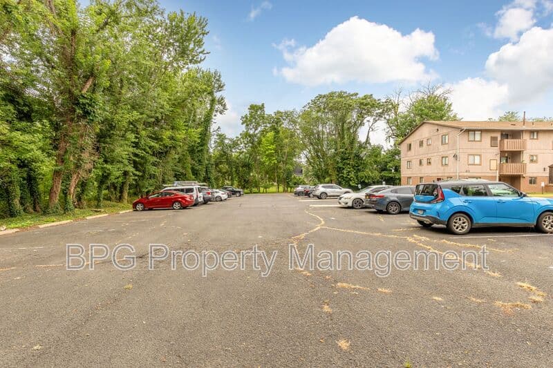 Warrenton Condo: 129 Green St