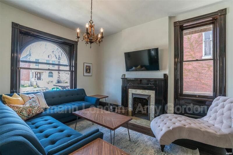Saint Louis House: 3922 Castleman Avenue,