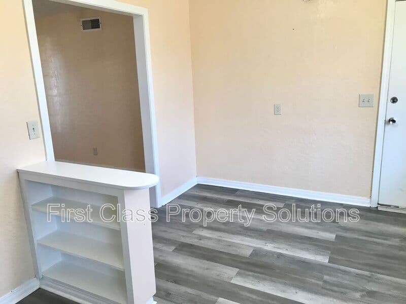Oklahoma City House: 2312 N Meridian Ave