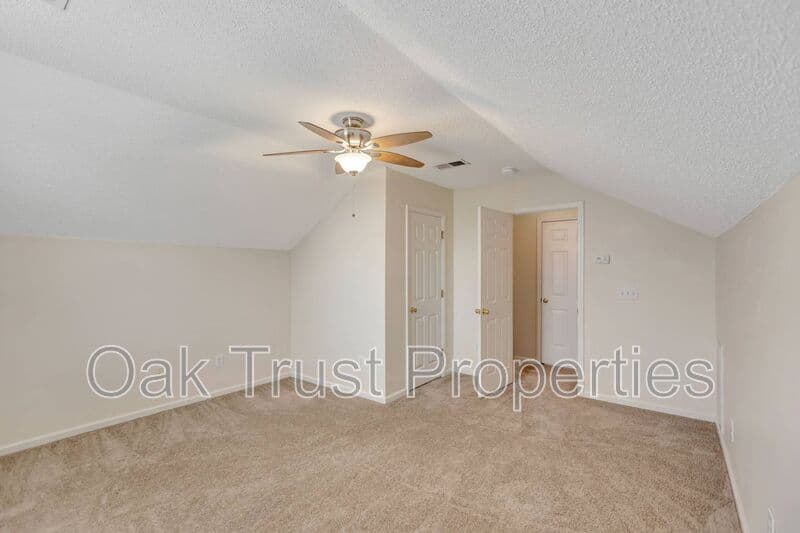 Ladson House: 1053 Friartuck Trail